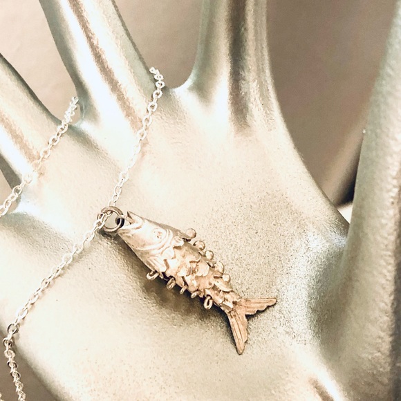 Vintage Articulated Dainty Silver Fish Pendant Necklace - Picture 5 of 14